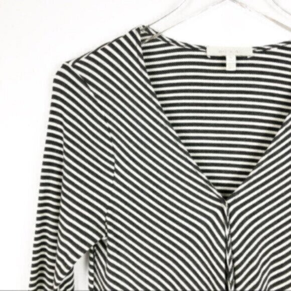 Eri + Ali by Anthropologie | Grey & White Striped 3/4 Sleeve V-Neck Top Size S - Picture 4 of 8
